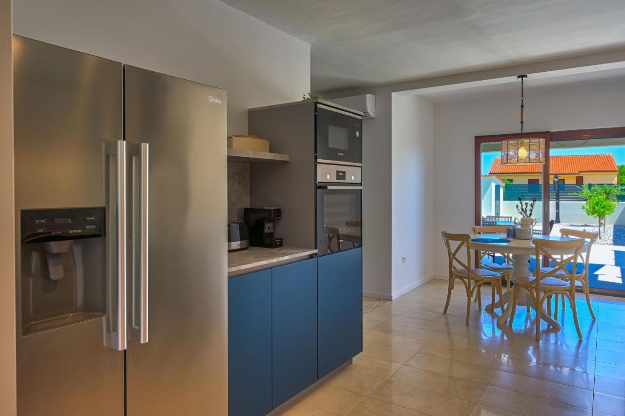 Apartment Zala With Private Pool Liznjan Bagian luar foto