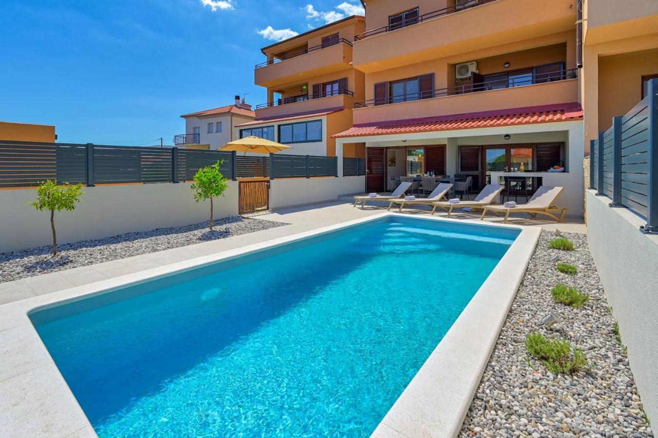 Apartment Zala With Private Pool Liznjan Bagian luar foto