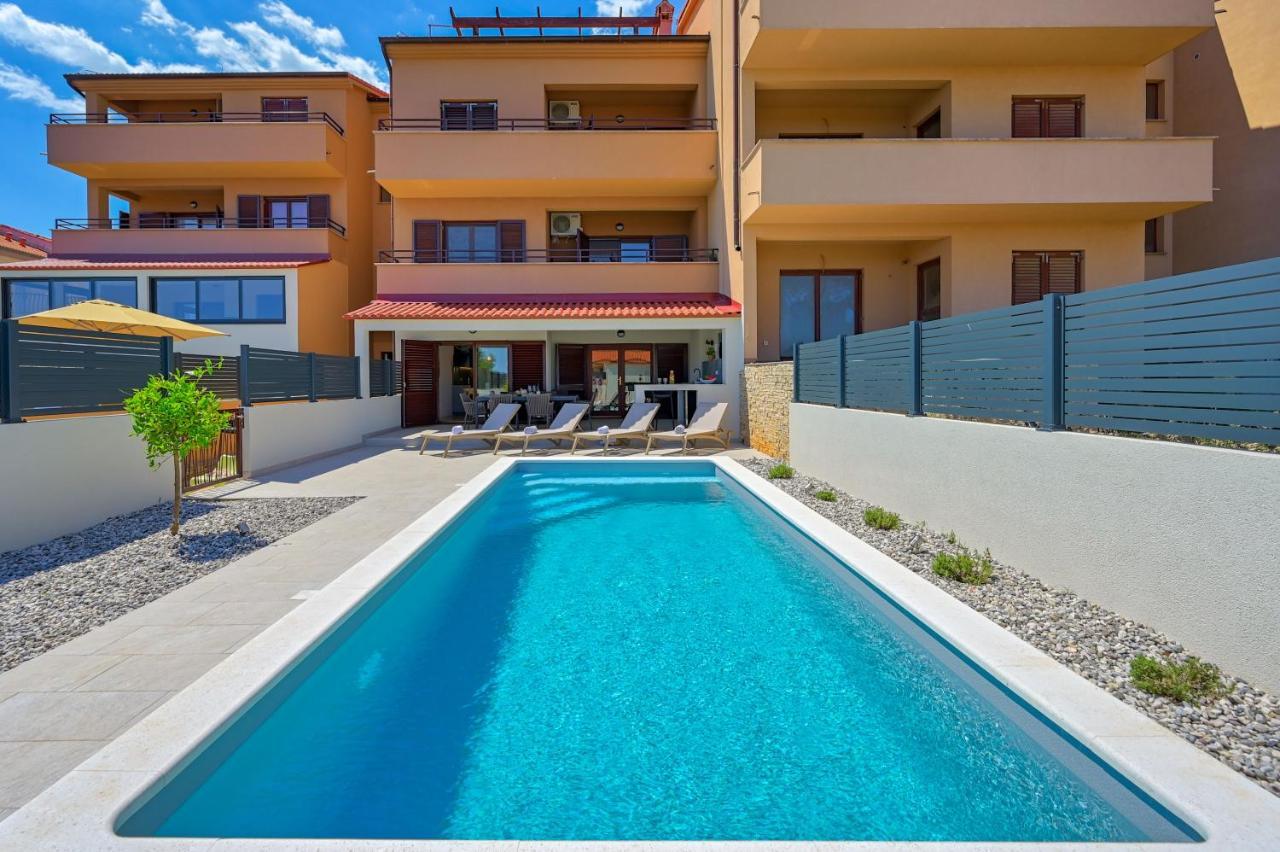 Apartment Zala With Private Pool Liznjan Bagian luar foto